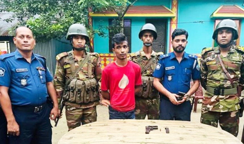 কুমিল্লায় যৌথ বাহিনীর অভিযানে অবৈধ অস্ত্রসহ চিহ্নিত সন্ত্রাসী আটক